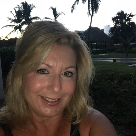 Meet your Posher, Lisa - Picture 1 of 1